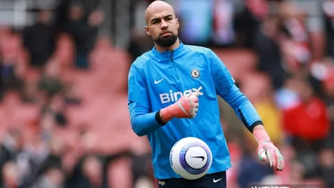 曼联今夏转会策略揭晓：帕尔默无缘加盟，焦点转向新目标！